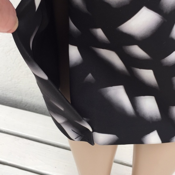 Keepsake dress black white geometric pattern M - Picture 8 of 9